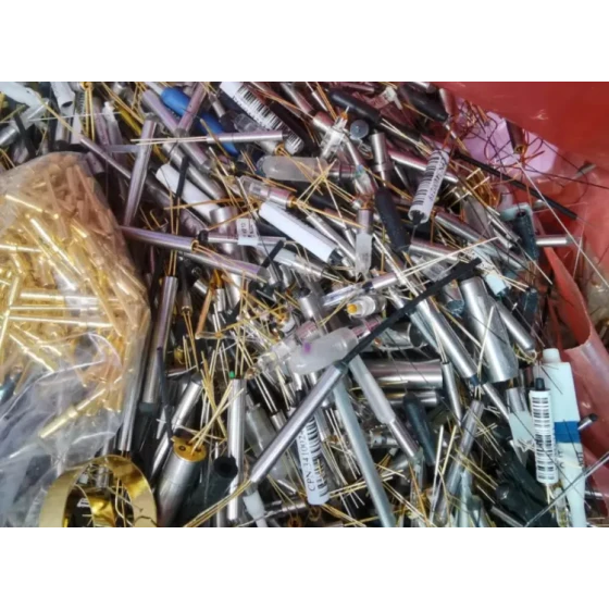 اختبار الفصل والاستعادة المتتالية للنفايات المتعددة الفلزات