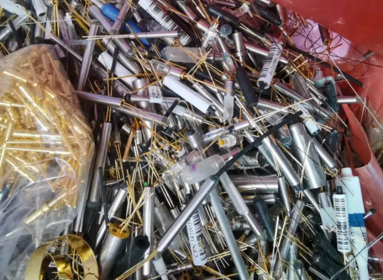 اختبار الفصل والاستعادة المتتالية للنفايات المتعددة الفلزات