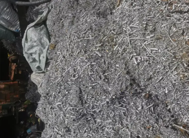 اختبار استرداد العناصر القيمة من خبث الصهر متعدد الفلزات