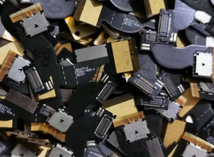 اختبار استعادة الموارد من النفايات الإلكترونية متعددة الفلزات