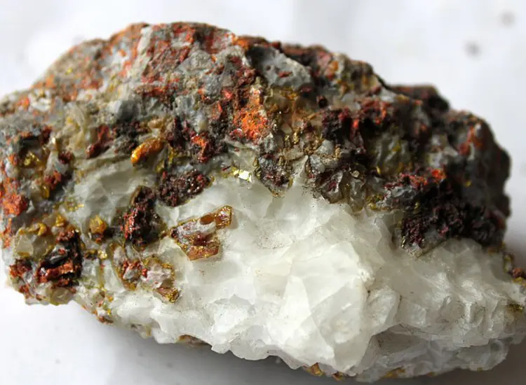 اختبار المعالجة المتكاملة للمعادن-الميتالورجيا المتكاملة على الخام المتعدد الفلزات المصاحب