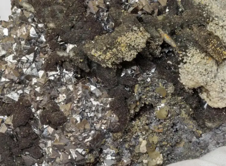 اختبار الفصل بالتعويم لخامات الكبريتيد المعقدة